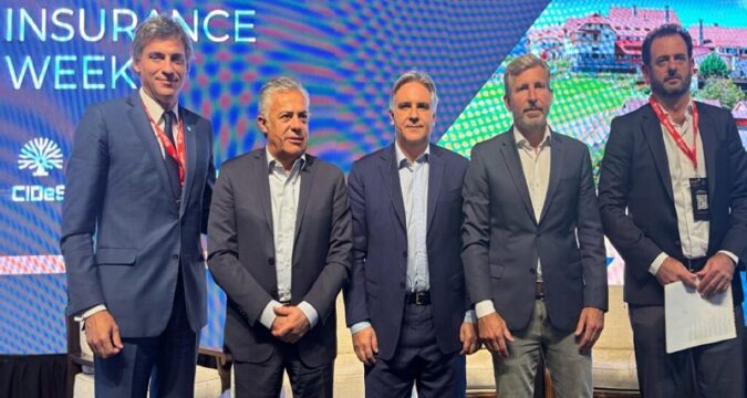 Frigerio expuso sobre desarrollo y asegurabilidad en el Insurance Week 2025 en Bariloche