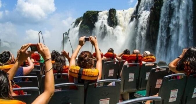 Semana Santa Movilizó 2,7 Millones de Turistas con un Gasto de $733 Mil Millones