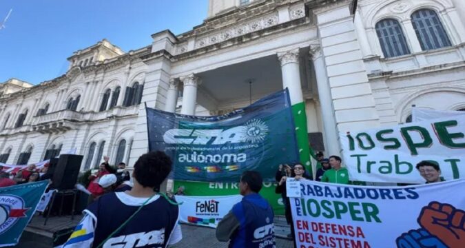 La intersindical convoca a nueva movilización en Paraná en defensa del IOSPER