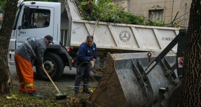 La Municipalidad refuerza los operativos de limpieza tras la tormenta del fin de semana
