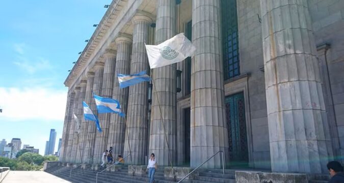 Paro Total en Universidades Nacionales por Crisis Presupuestaria y Salarial