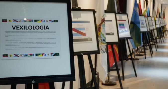 Municipios y comunas pueden participar con sus banderas de una muestra en el Museo Casa de Gobierno