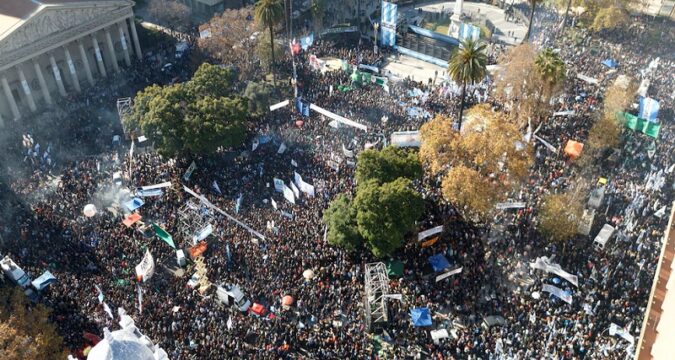 Cristina Kirchner llama a la militancia peronista a organizarse y reafirma: «Vamos a volver»