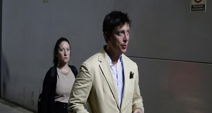 Santiago Caputo negocia con jueces para desarmar la marcha por Cristina