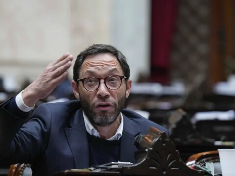 Diputados presentan amparo contra el DNU que modifica la Ley de Inteligencia