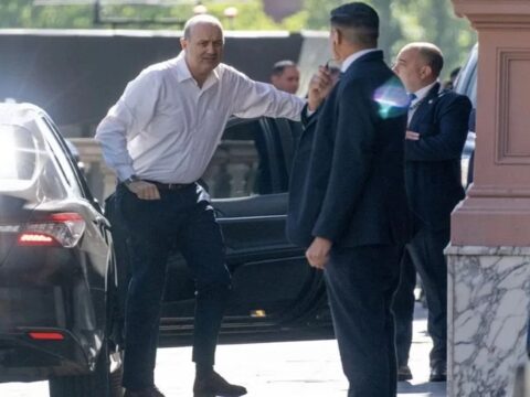 Amplían la denuncia contra la Cancillería por la contratación de la asociación dirigida por la esposa de Sturzenegger