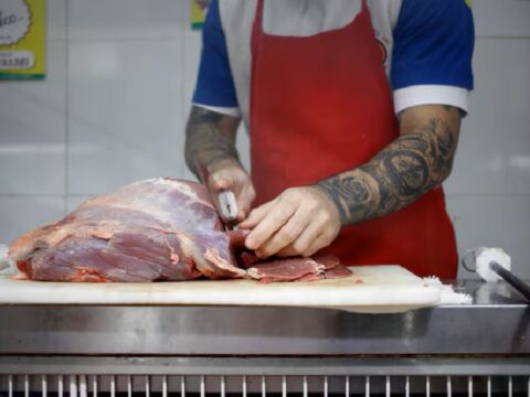 El consumo privado en Argentina registra su tercera caída interanual consecutiva