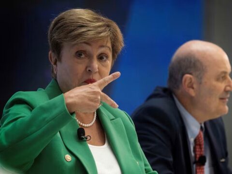 El FMI quiere subir el monotributo y que más trabajadores paguen ganancias