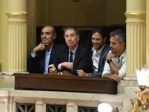 El Gobierno mueve a sus espadas políticas para salvar a Adorni de la interpelación y la moción de censura