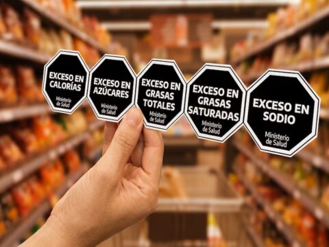 El Gobierno impulsa la derogación de la Ley de Etiquetado Frontal y reabre el debate sobre los octógonos negros